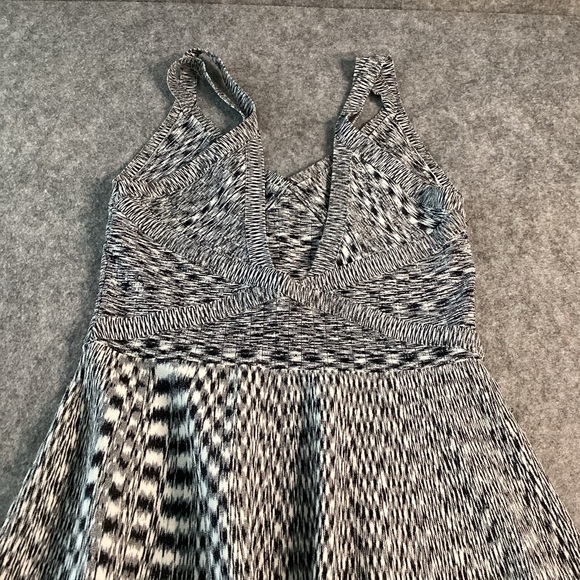 Guess Los Angels Bondage Fit & Flare Black and White Body Con Dress Size Large. - Picture 6 of 11